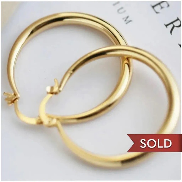 Jewelry - 18k Gold plated Classic 33mm sized trending hoops! Must have. NWT & box